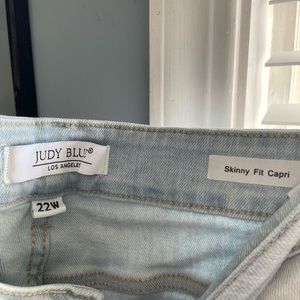 Judy Blue Mid Rise Skinny Capris. Size 22W